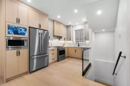 Kitchen Island Photo of 2 6831 Salisbury Avenue, Burnaby, BC