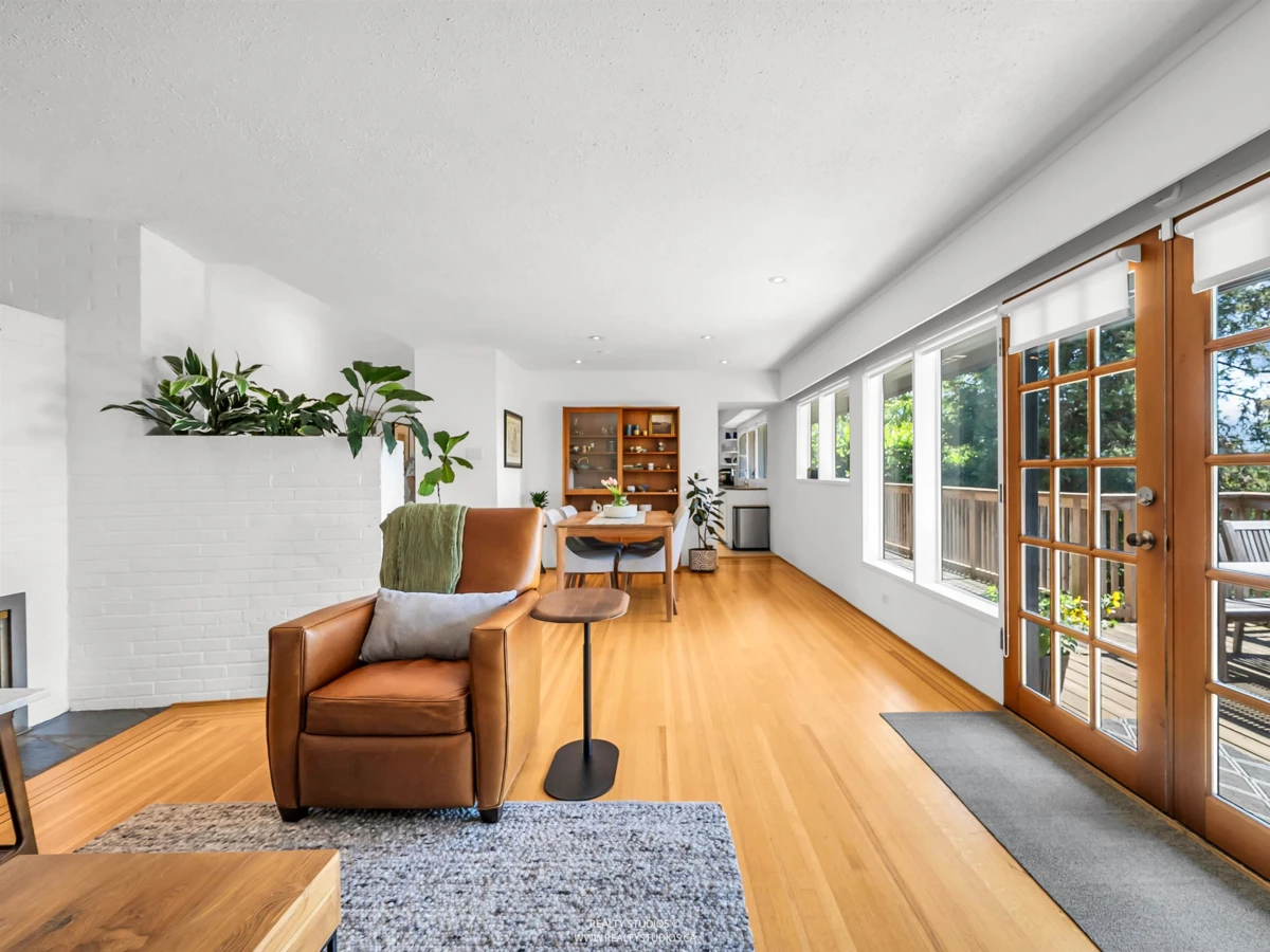 Dining Area Photo of 947 Evergreen Place, North Vancouver, BC