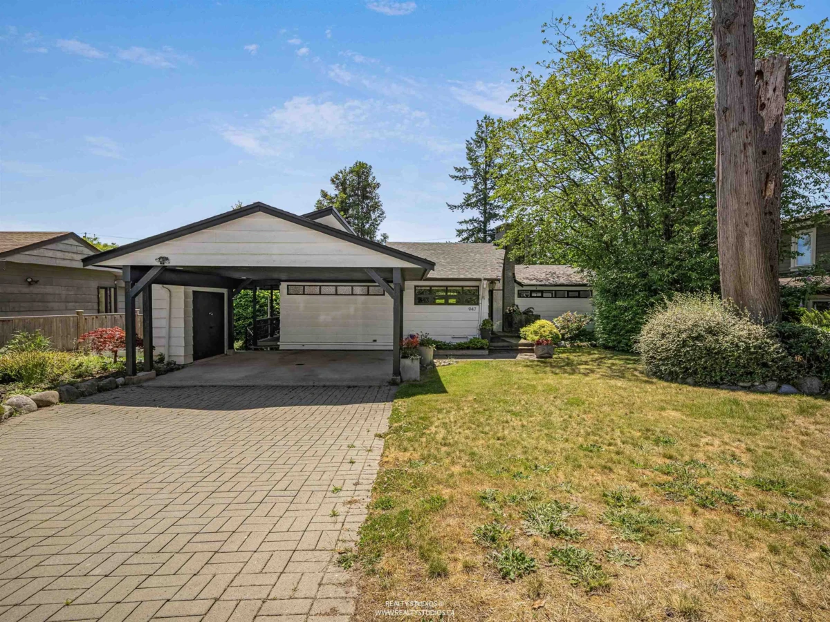 Living Room Photo of 947 Evergreen Place, North Vancouver, BC