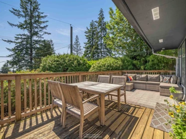 Breakfast Nook Photo of 947 Evergreen Place, North Vancouver, BC