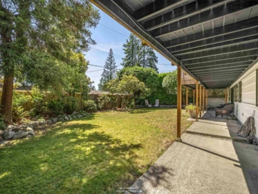Swimming Pool Photo of 947 Evergreen Place, North Vancouver, BC