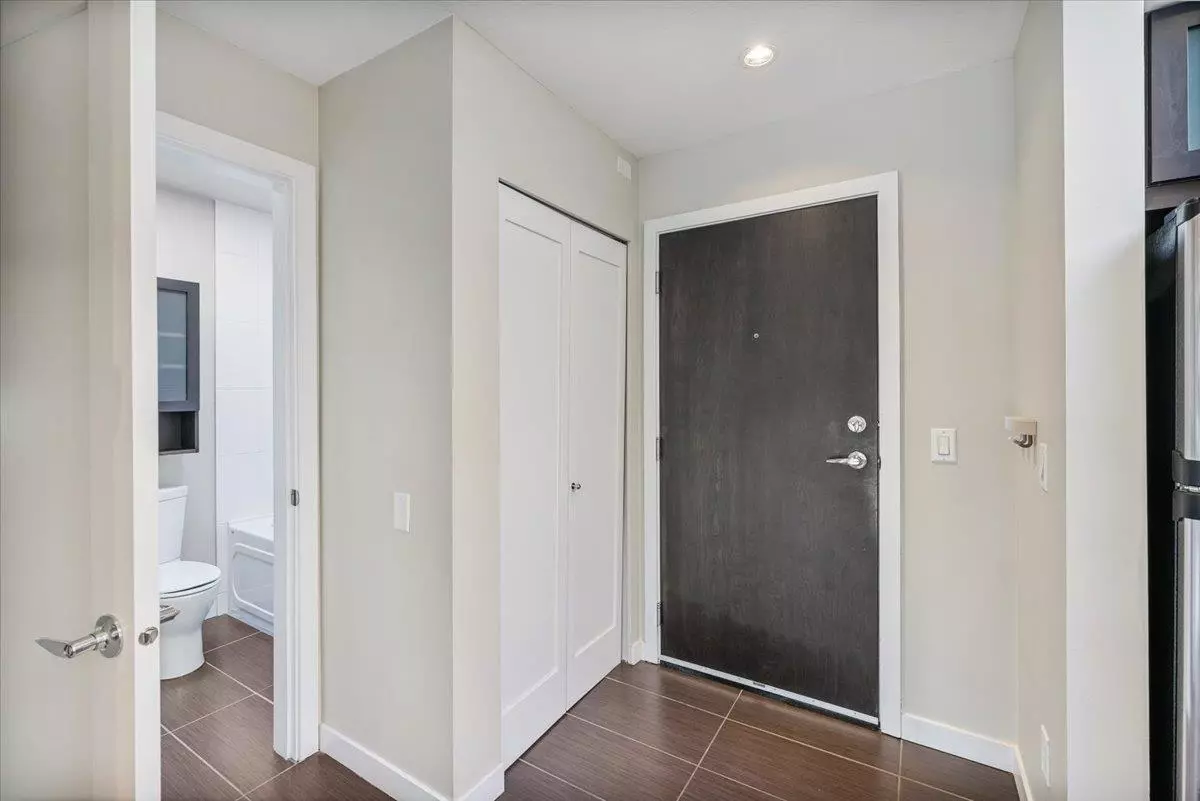 Living Room Photo of 411 405 Skeena Street, Vancouver, BC
