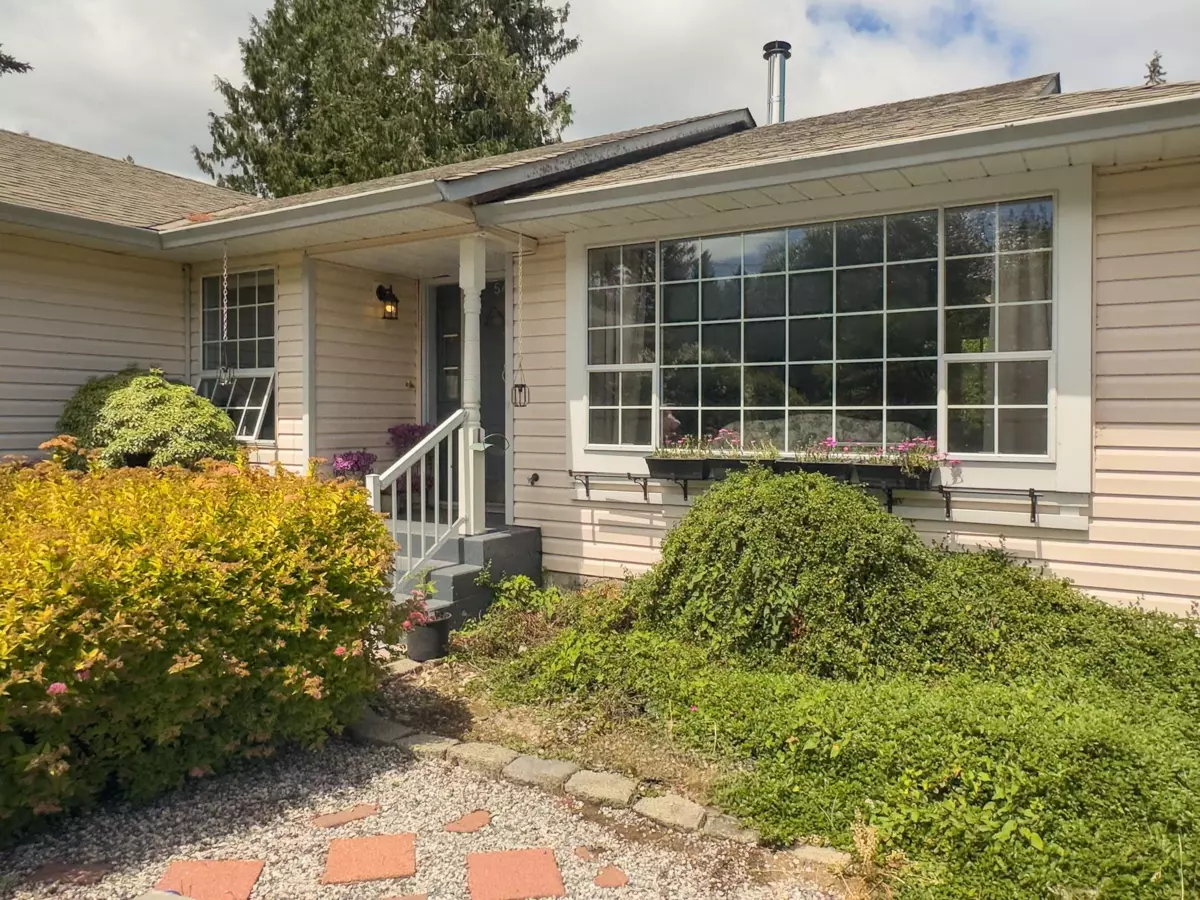 Living Room Photo of 5461 Carnaby Place, Sechelt, BC