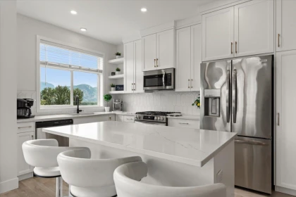 Kitchen Island Photo of 11 43998 Chilliwack Mountain Road, Chilliwack, BC
