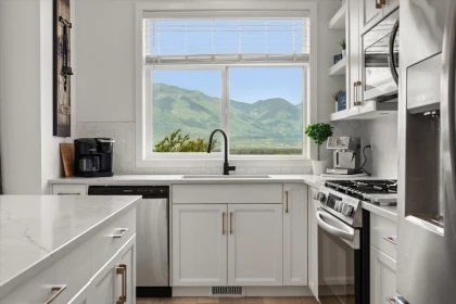 Kitchen Photo of 11 43998 Chilliwack Mountain Road, Chilliwack, BC