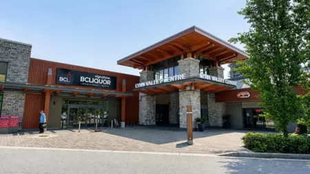 Swimming Pool Photo of 1398 Chamberlain Drive, North Vancouver, BC