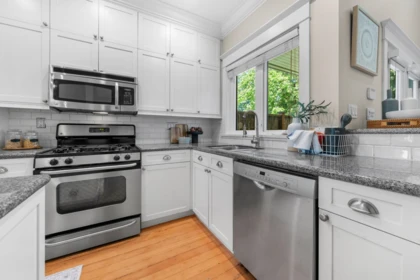Kitchen Photo of 396 E Keith Road, North Vancouver, BC