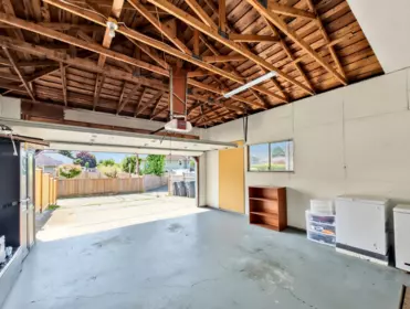 Mudroom Photo of 14116 88 Avenue, Surrey, BC
