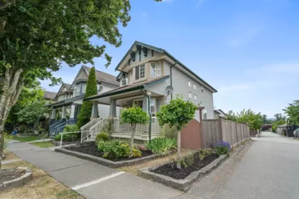 18483 66a Avenue, Surrey, BC, Surrey — Single Family Residence for sale