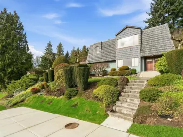 8355 Nelson Avenue, Burnaby, BC, Burnaby — Single Family Residence for sale