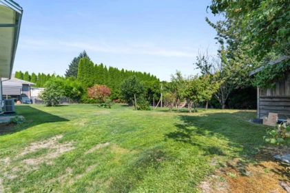 Garden / Landscaping Photo of 46439 Strathcona Road, Chilliwack, BC