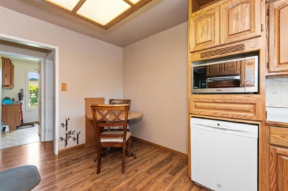 Primary Bathroom Photo of 46439 Strathcona Road, Chilliwack, BC