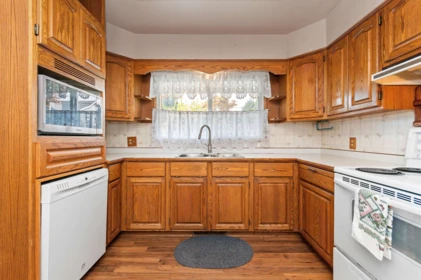 Primary Bedroom Photo of 46439 Strathcona Road, Chilliwack, BC