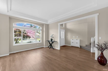 Kitchen Island Photo of 15674 101a Avenue, Surrey, BC