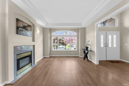 Kitchen Photo of 15674 101a Avenue, Surrey, BC