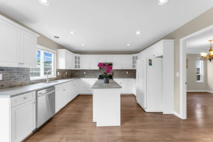 Primary Bathroom Photo of 15674 101a Avenue, Surrey, BC