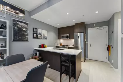 002 9060 University Crescent, Burnaby, BC, Burnaby — Apartment/Condo for sale