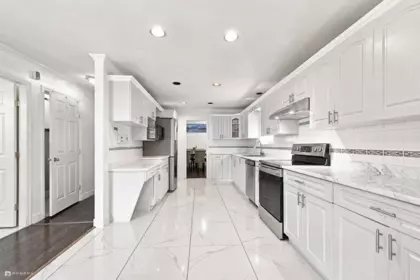 Kitchen Island Photo of 6643 127 Street, Surrey, BC