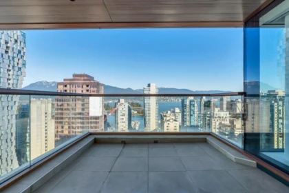 Kitchen Photo of 2402 1482 Robson Street, Vancouver, BC