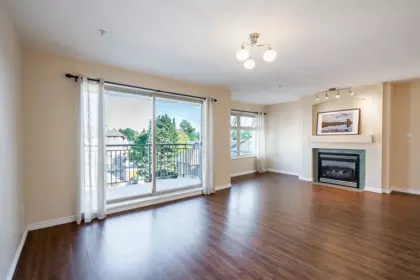 Breakfast Nook Photo of 401 15220 Guildford Drive, Surrey, BC