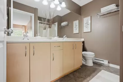Entry Foyer Photo of 38 14959 58 Avenue, Surrey, BC