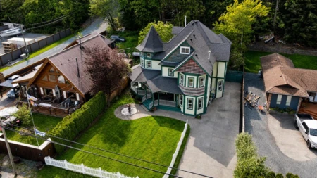 864 Hot Springs Road, Harrison Hot Springs, BC, Harrison Hot Springs — Single Family Residence for sale