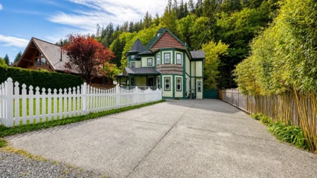 Kitchen Photo of 864 Hot Springs Road, Harrison Hot Springs, BC