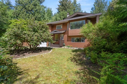 8044 Dogwood Drive, Halfmoon Bay, BC, Halfmoon bay — Single Family Residence for sale