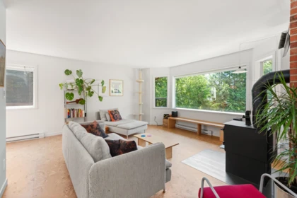 8044 Dogwood Drive, Halfmoon Bay, BC, Halfmoon bay — Single Family Residence for sale