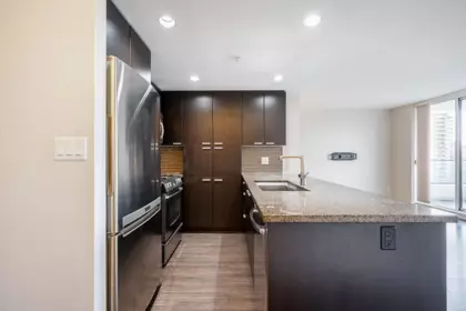 1705 2232 Douglas Road, Burnaby, BC, Burnaby — Apartment/Condo for sale