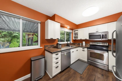 Breakfast Nook Photo of 1650 Connaught Drive, Port Coquitlam, BC