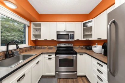 Primary Bedroom Photo of 1650 Connaught Drive, Port Coquitlam, BC