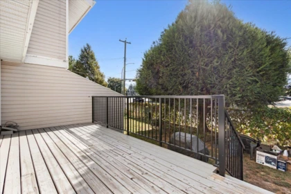 Staircase Photo of 10 45215 Wolfe Road, Chilliwack, BC