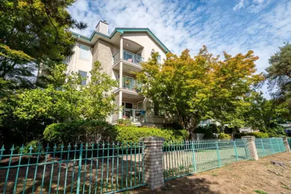 Front Yard Photo of 209 20443 53 Avenue, Langley, BC