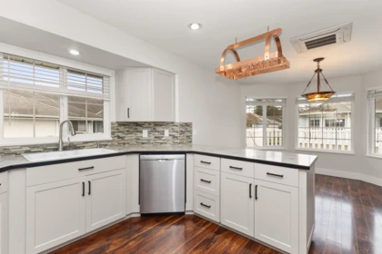 Kitchen Island Photo of 66 1450 Mccallum Road, Abbotsford, BC