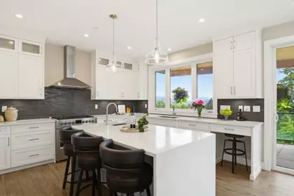 Breakfast Nook Photo of 33449 Richards Avenue, Mission, BC
