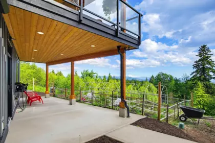 Swimming Pool Photo of 33449 Richards Avenue, Mission, BC