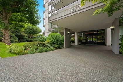 Outdoor Deck Photo of 114 1420 Duchess Avenue, West Vancouver, BC