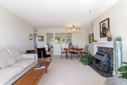 Kitchen Island Photo of 8 5768 Marine Way, Sechelt, BC