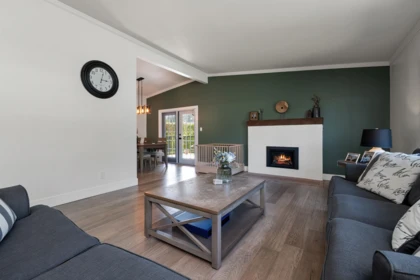 Kitchen Island Photo of 10165 Brentwood Drive, Chilliwack, BC