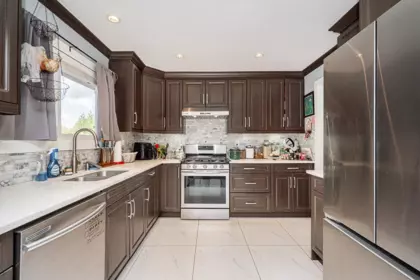 Living Room Photo of 26487 30 Avenue, Langley, BC