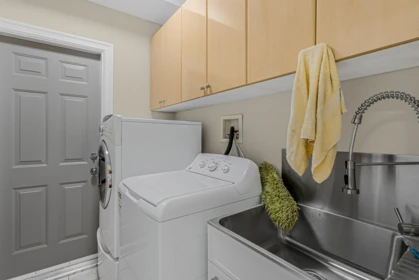 Powder Room Photo of 14405 89a Avenue, Surrey, BC