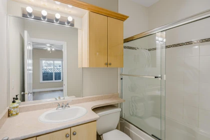 Primary Bathroom Photo of 14405 89a Avenue, Surrey, BC
