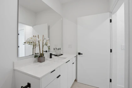 Basement Recreation Room Photo of 1 2438 E 20th Avenue, Vancouver, BC