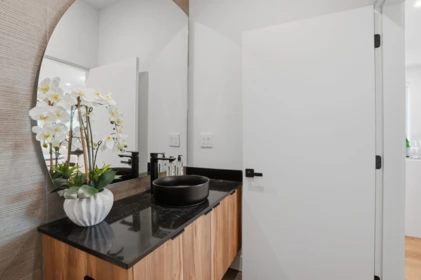Guest Bathroom Photo of 1 2438 E 20th Avenue, Vancouver, BC