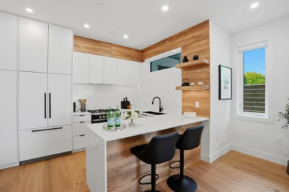Kitchen Island Photo of 1 2438 E 20th Avenue, Vancouver, BC