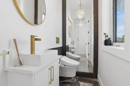 Hot Tub / Spa Photo of 72 E 57th Avenue, Vancouver, BC