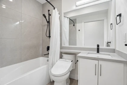 Powder Room Photo of 72 E 57th Avenue, Vancouver, BC