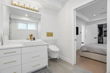 Walk-In Closet Photo of 72 E 57th Avenue, Vancouver, BC