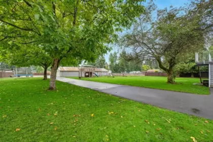 Garden / Landscaping Photo of 24061 55 Avenue, Langley, BC